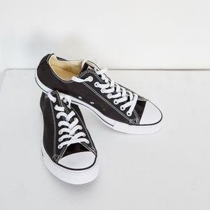 NWOT Black and white Converse sneakers